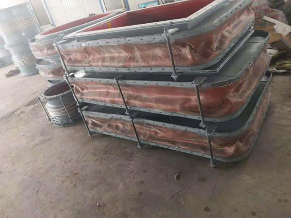 產(chǎn)品名稱(chēng)：非金屬方形管道補(bǔ)償器
